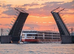 Теплоход "Мустай Карим" Теплоход "Мустай Карим"